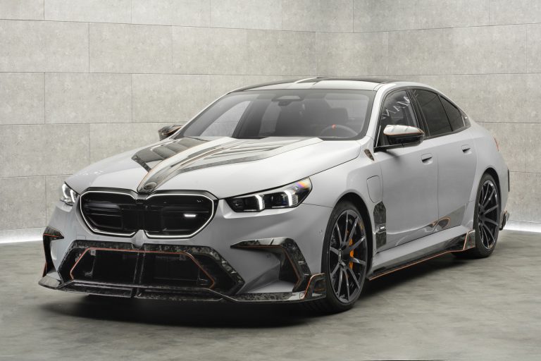 Mansory eleva BMW M5 híbrido a 838 cv com pacote de tuning agressivo