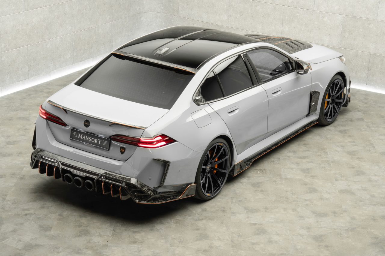Mansory eleva BMW M5 híbrido a 838 cv com pacote de tuning agressivo
