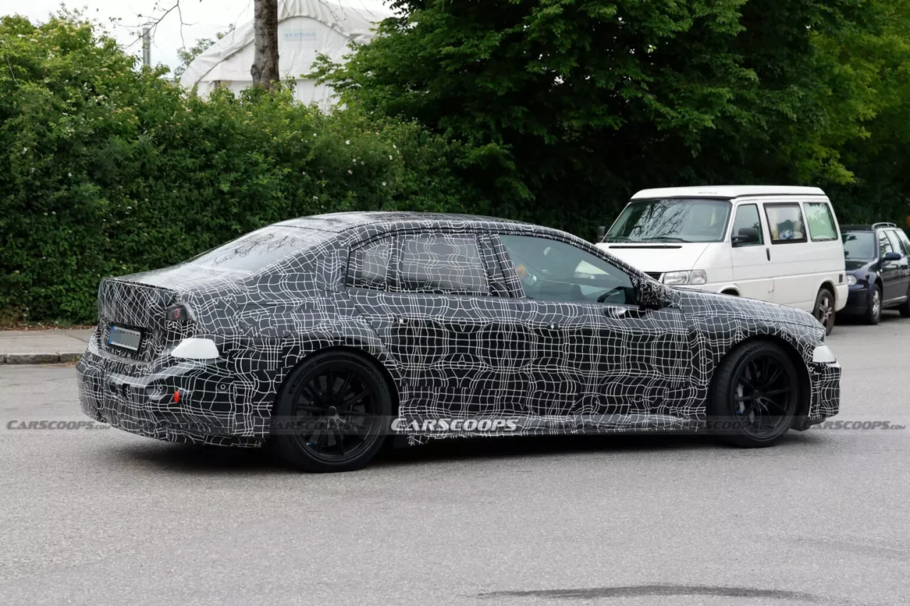 BMW M3 Elétrico é flagrado com visual de produção e promessa de 700+ hp