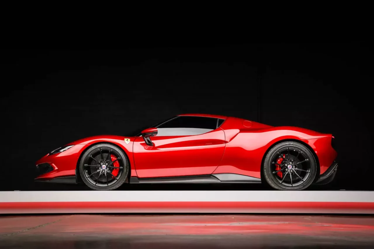 Ferrari 296 GTB quase nova sofre desvalorização de US$ 140 mil após pouco uso