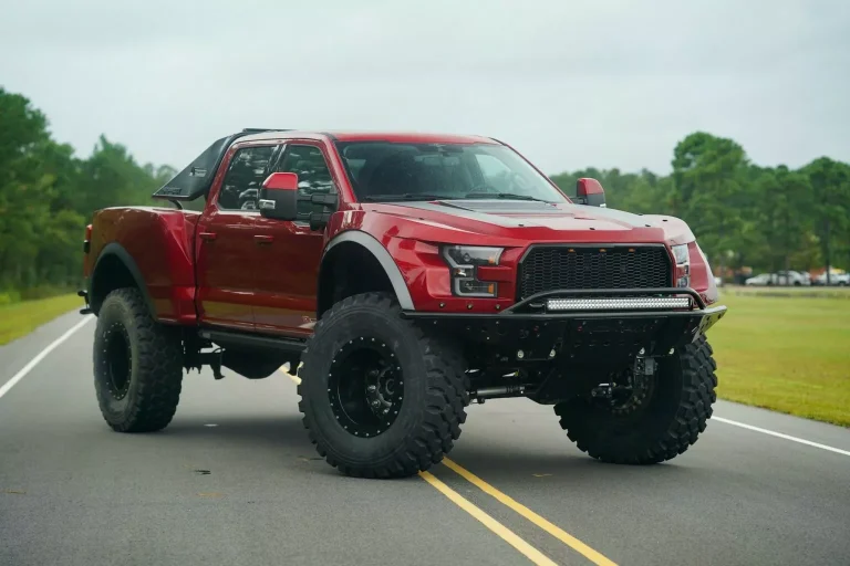 MegaRexx transforma Ford F-250 em um gigante off-road de 500 cv nos EUA