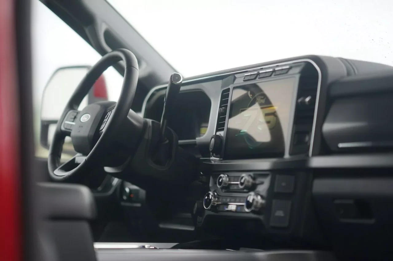 MegaRexx transforma Ford F-250 em um gigante off-road de 500 cv