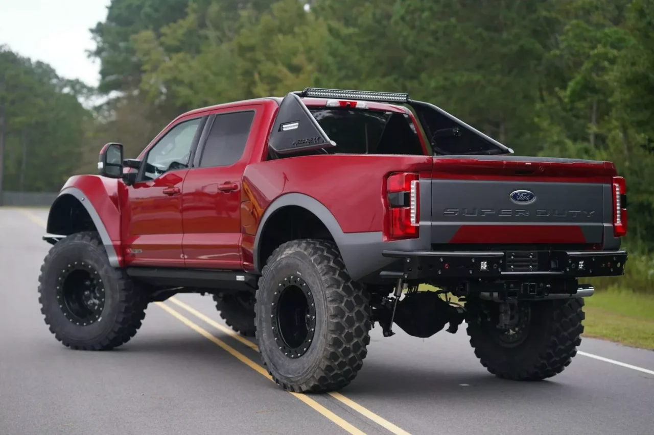 MegaRexx transforma Ford F-250 em um gigante off-road de 500 cv