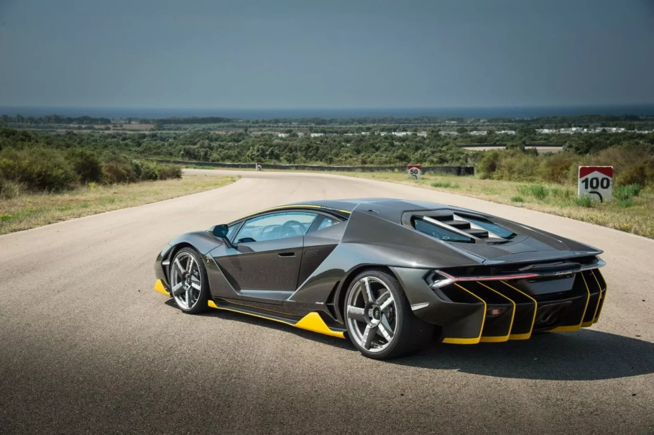 Lamborghini provoca expectativa com modelo de edição limitada 'Fenomeno' na Monterey Car Week