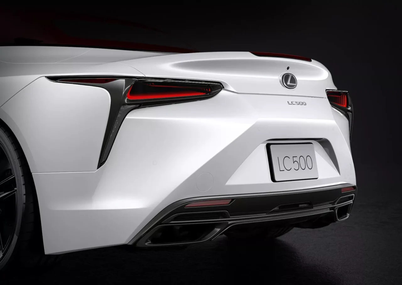 Lexus LC 500 se despede com edição especial Pinnacle no Japão