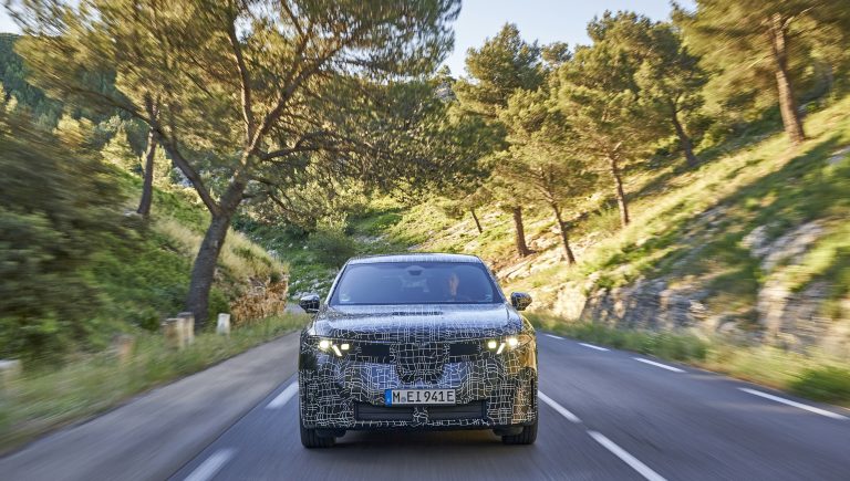 BMW iX3 de nova geração promete até 800 km de autonomia elétrica