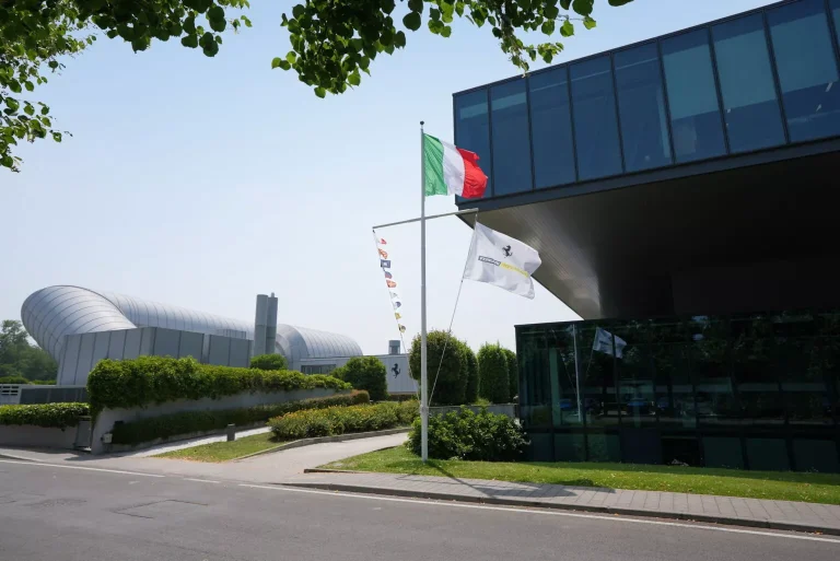 Ferrari Inova com Iate Hypersail movido a energia renovável e tecnologia de ponta