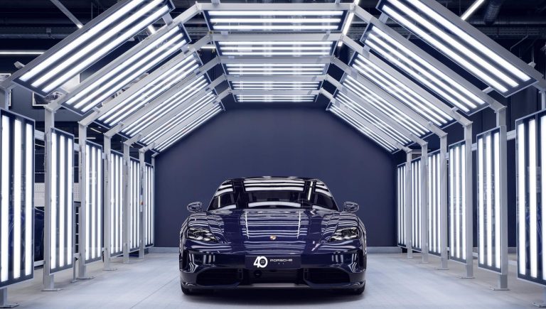 Porsche celebra 40 anos na Itália com edições especiais em parceria com a Ferragamo
