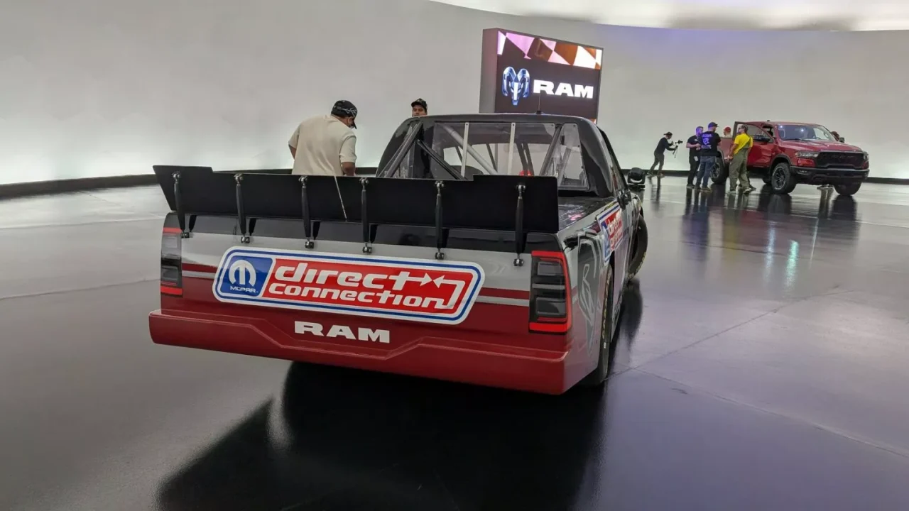 Ram anuncia retorno à NASCAR em 2026 após 14 anos de ausência
