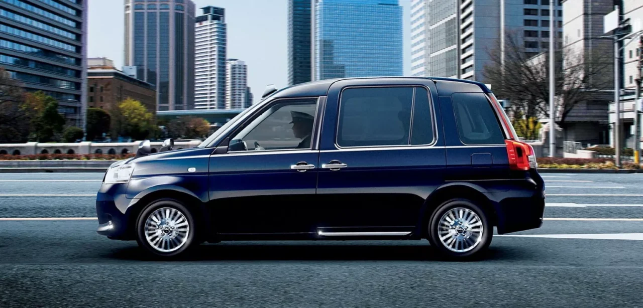Toyota aprimora JPN Taxi para 2025 com foco em alcance e conforto