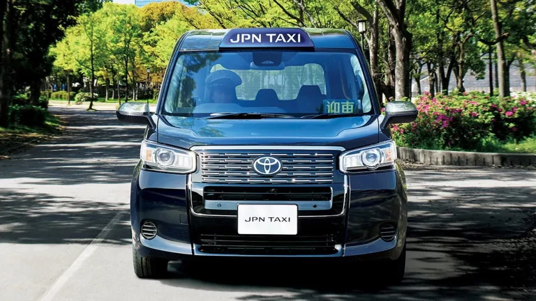 Toyota aprimora JPN Taxi para 2025 com foco em alcance e conforto