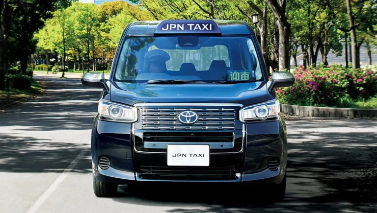 Toyota aprimora JPN Taxi para 2025 com foco em alcance e conforto