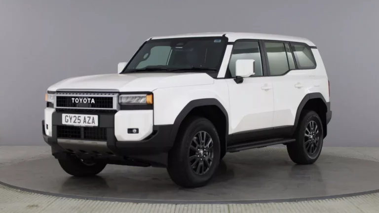 Toyota Land Cruiser ganha versão comercial na Europa