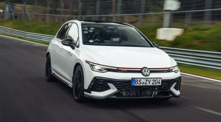 Volkswagen celebra 50 anos do Golf GTI com edição especial e volta recorde em Nürburgring