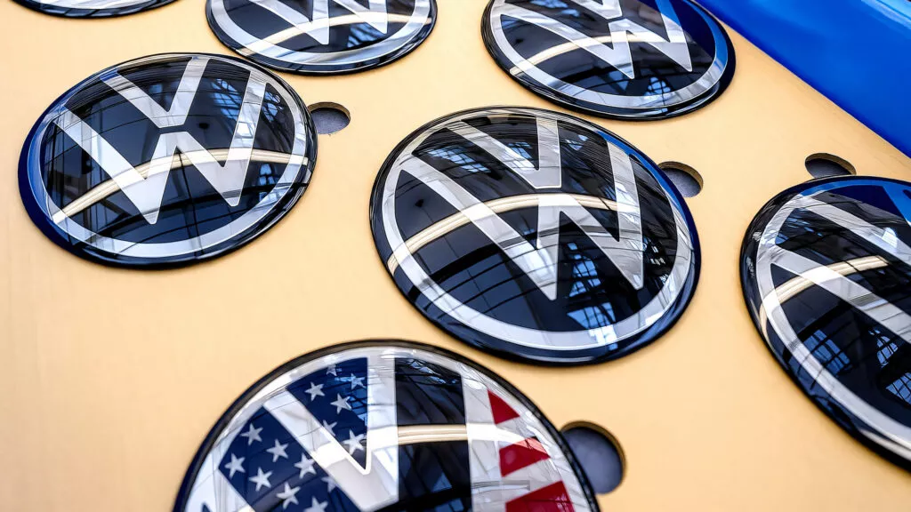 Volkswagen busca reduzir tarifas nos EUA com novos investimentos e diálogo direto com o governo Trump