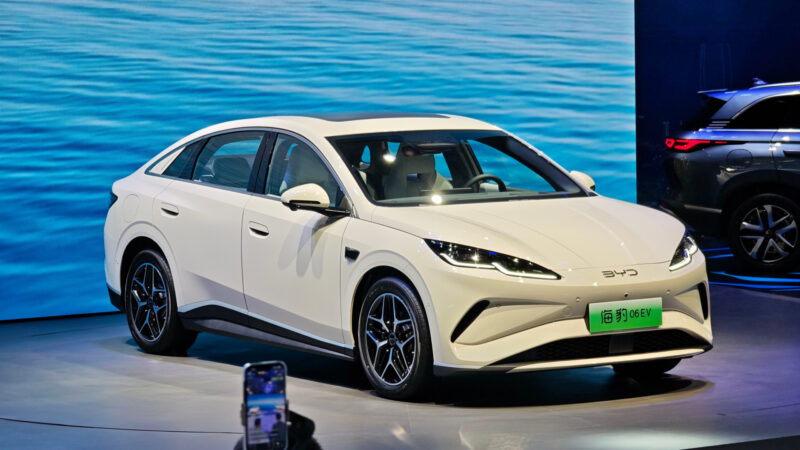 BYD oficializa lançamento do novo sedã elétrico Seal 06 na China