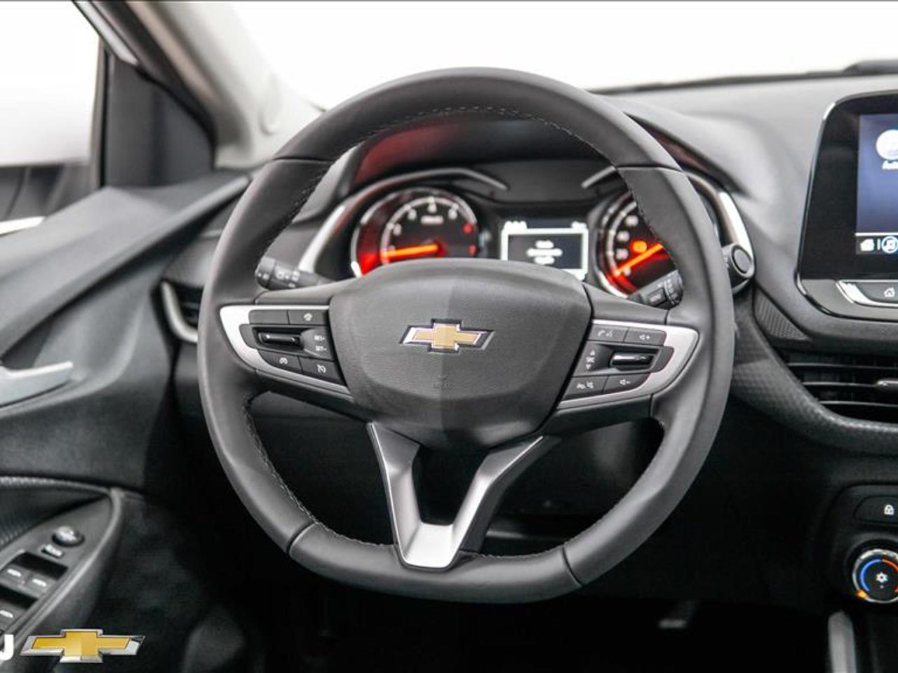 Chevrolet vende Onix Plus AT Turbo com mega desconto de R$ 29 mil para PcD