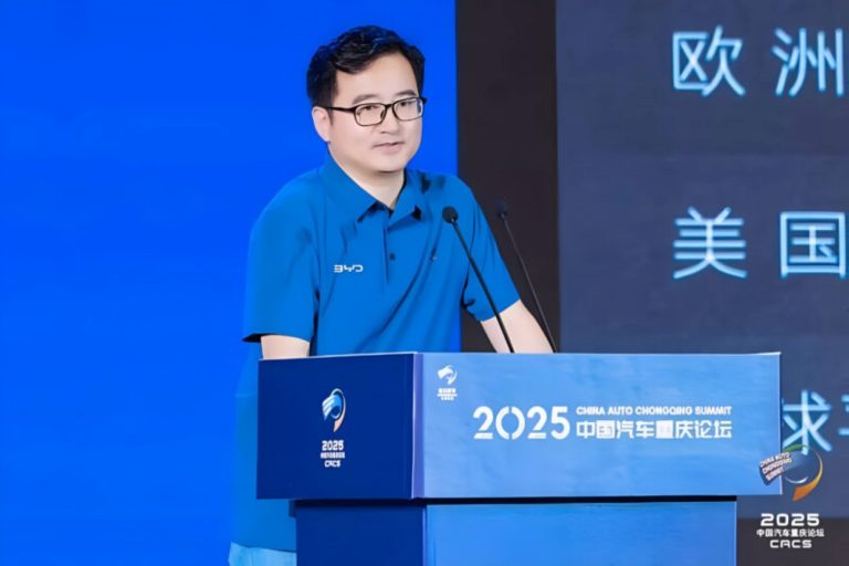 Guerra de preços e críticas abertas revelam divisões na indústria chinesa de veículos elétricos