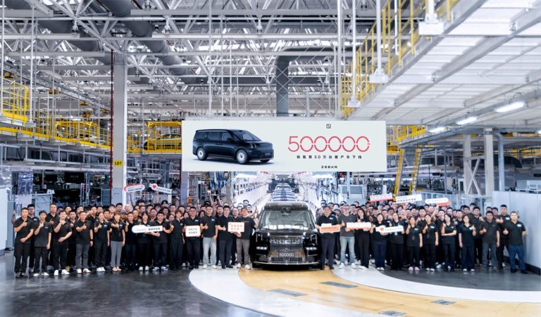 Zeekr atinge marca de 500 mil veículos elétricos produzidos em tempo recorde na China