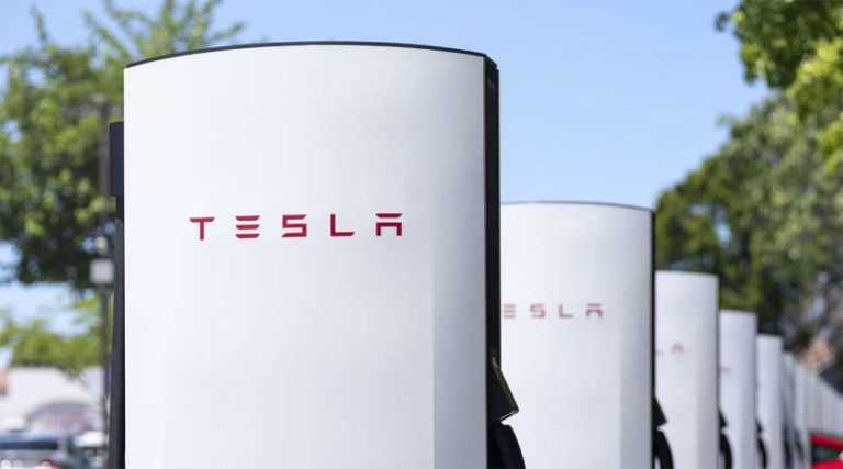 Tesla lidera teste de direção autônoma na China, superando BYD e Xiaomi