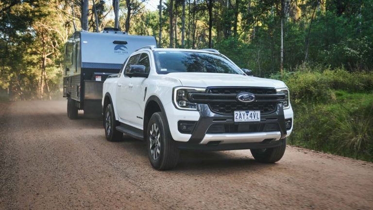 Ford Ranger PHEV 2025 impressiona no primeiro teste na Austrália