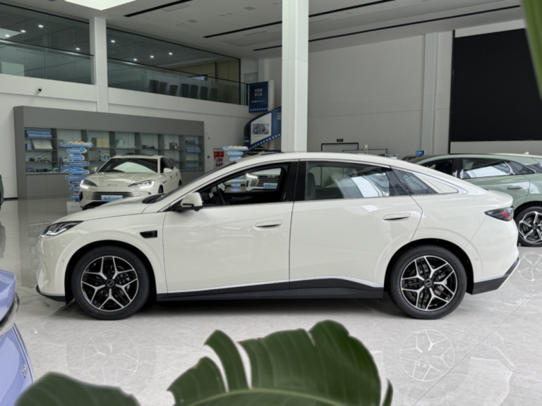 BYD Seal 06 EV estreia no Salão de Chongqing com nova plataforma e visual renovado
