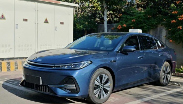 Geely Galaxy A7 EM-i estreia sistema Leishen AI Hybrid 2.0 com autonomia de 2.100 km