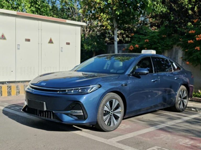 Geely Galaxy A7 EM-i estreia sistema Leishen AI Hybrid 2.0 com autonomia de 2.100 km