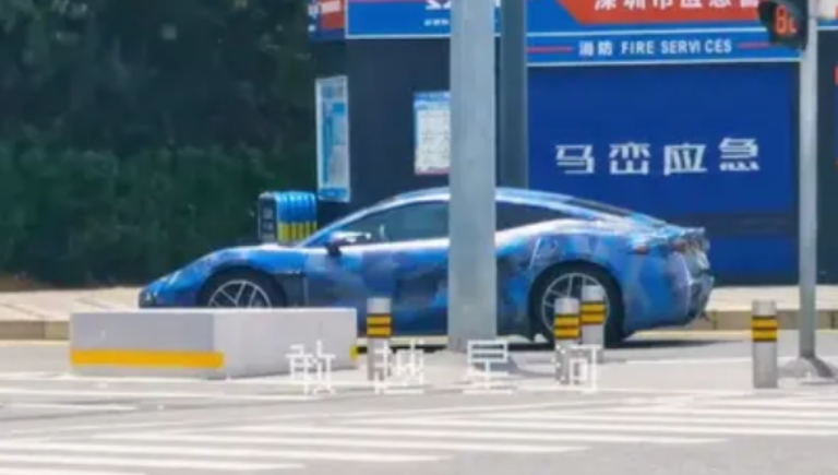Novo Denza Z chama atenção com visual esportivo inspirado no Porsche 911