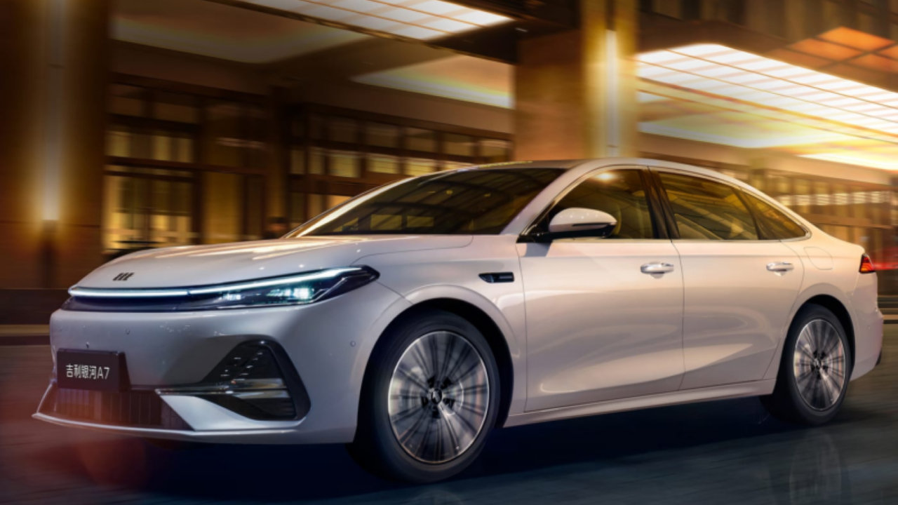 Geely Galaxy A7 EM-i tem novas imagens divulgadas na China