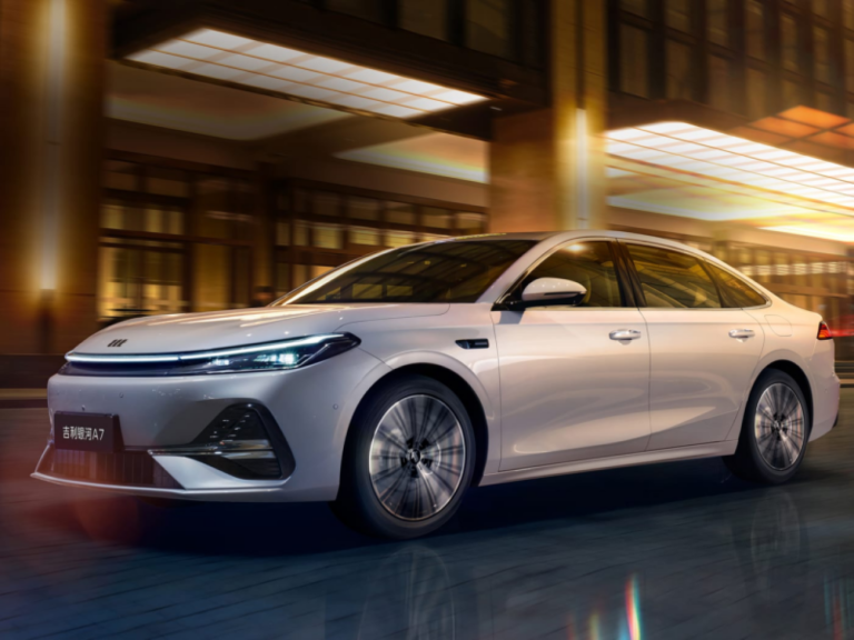 Geely Galaxy A7 EM-i tem novas imagens divulgadas na China