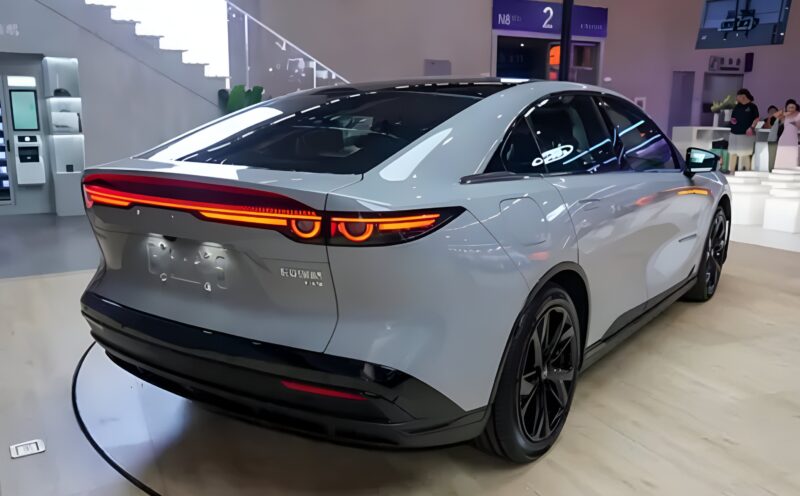 Mazda EZ-60 atrai jovens e conquista mais de 26 mil pré-encomendas na China