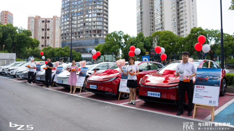 SUV elétrico Toyota bZ5 inicia entregas em 100 cidades chinesas