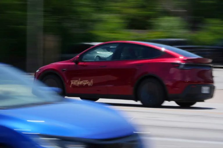 Lançamento de Robotáxis da Tesla em Austin é marcado por falhas
