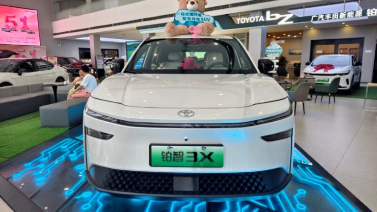 Toyota bZ3X estreia como SUV elétrico compacto na China