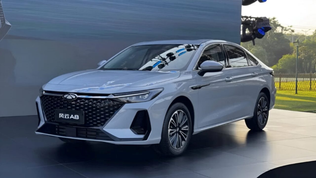 Chery Fulwin A8 2025 chega ao mercado com motorização híbrida e preços competitivos