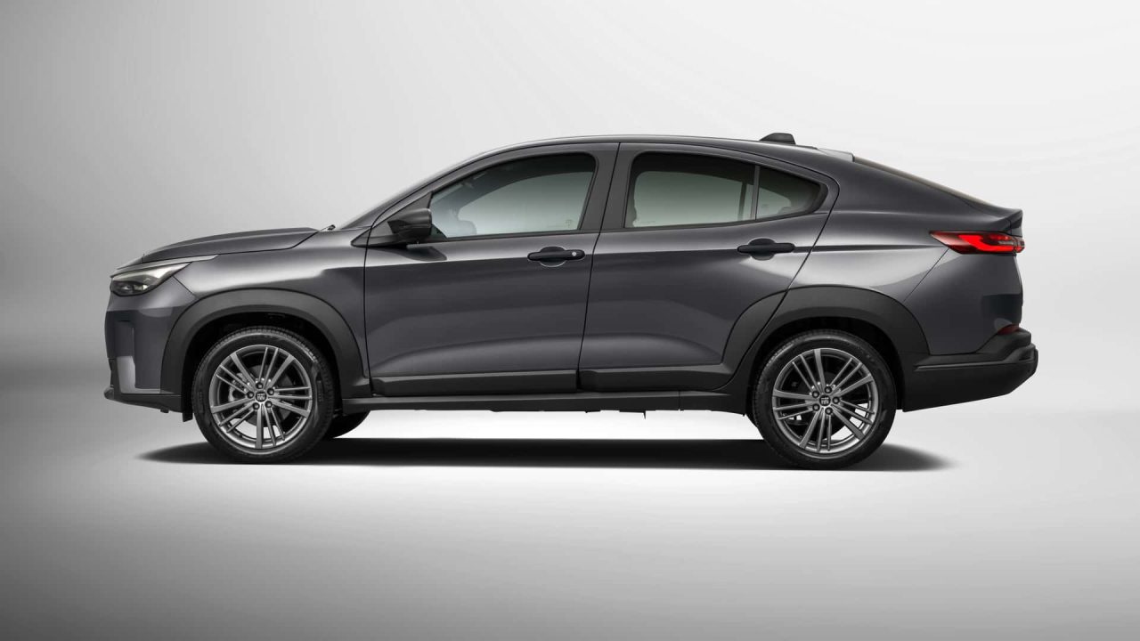 Fiat Fastback 2026 chega às concessionárias com visual renovado e versão Abarth mais esportiva