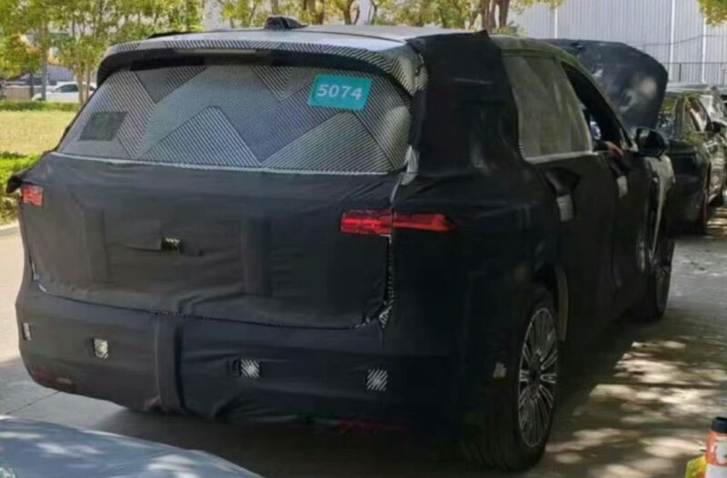 Nio revela a terceira geração do SUV ES8 com design inspirado no ET9
