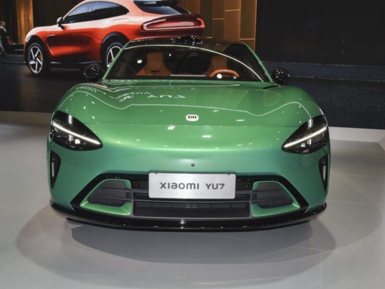 Xiaomi YU7 desafia Tesla com preço competitivo e sucesso instantâneo nas vendas