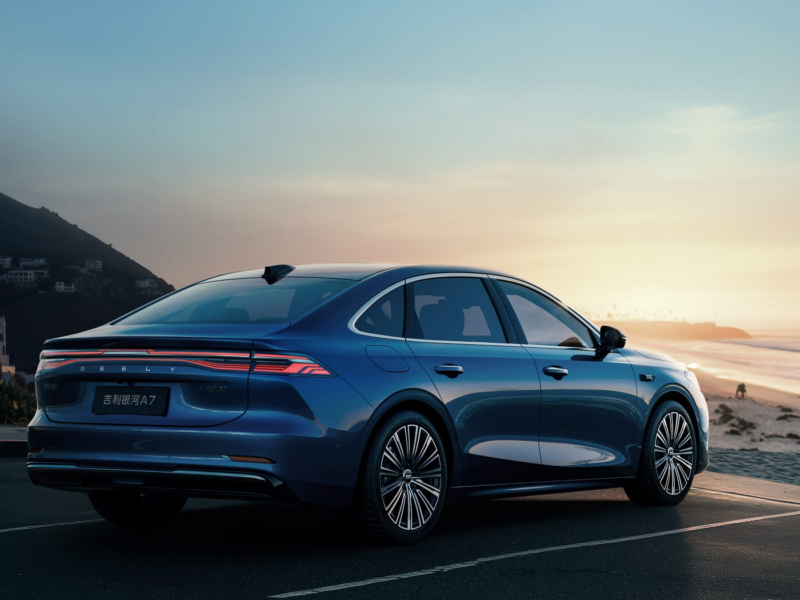 Geely Galaxy A7 EM-i tem novas imagens divulgadas na China