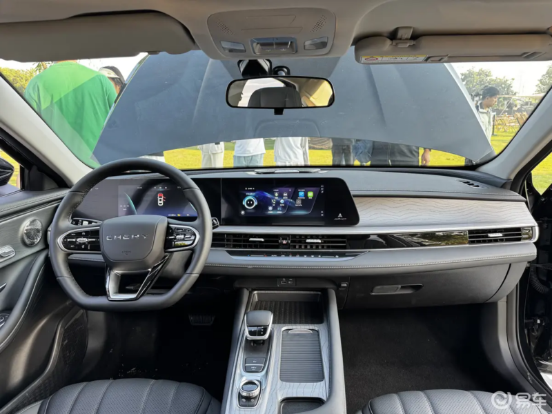 Chery Fulwin A8 2025 chega ao mercado com motorização híbrida e preços competitivos