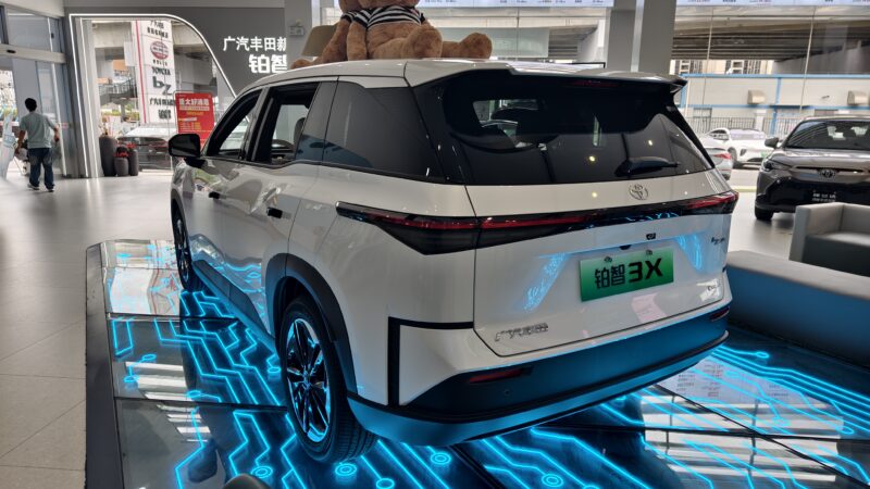 Toyota bZ3X estreia como SUV elétrico compacto na China