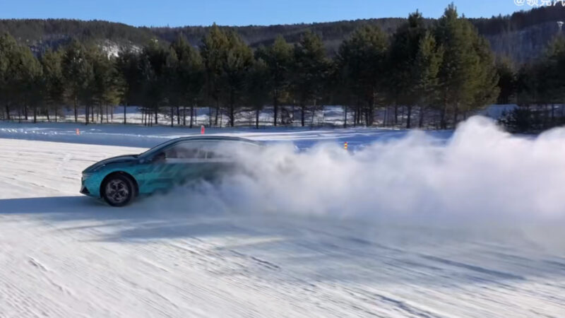 Lynk & Co 10 EM-P encara testes de inverno antes do lançamento oficial