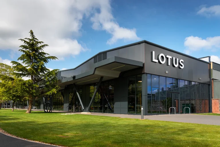Lotus avalia transferir produção para os EUA em meio a desafios financeiros