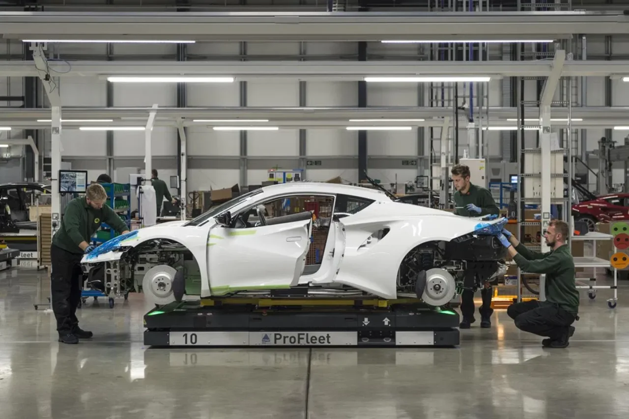 Lotus avalia transferir produção para os EUA em meio a desafios financeiros