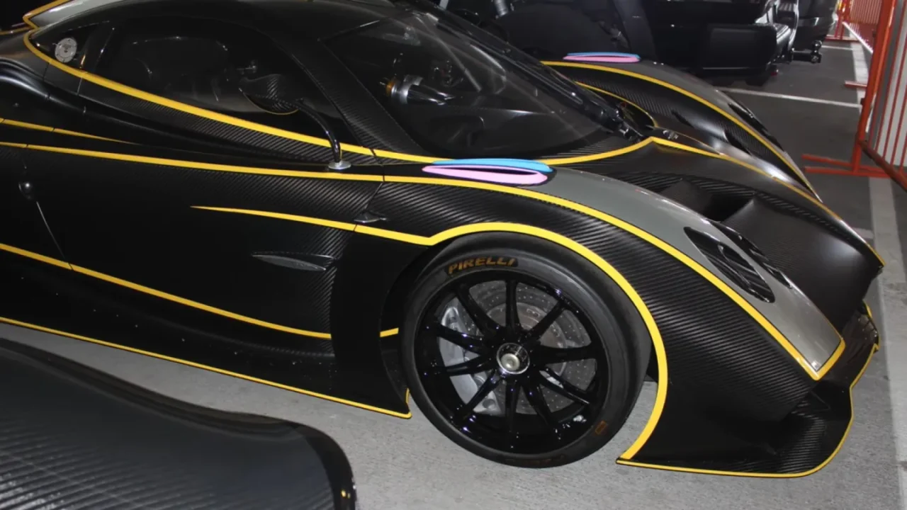 Casal de Las Vegas é preso sob acusação de fraude milionária com carros de luxo