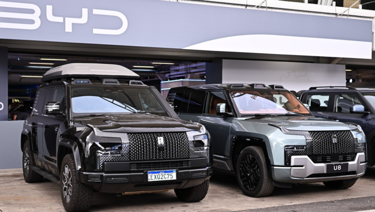 BYD apresenta supercarros elétricos YangWang U9 e U8 no Festival Interlagos