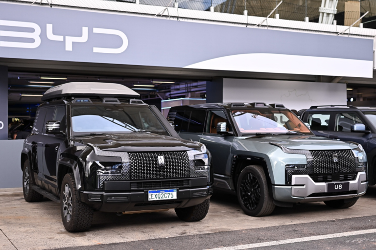 BYD apresenta supercarros elétricos YangWang U9 e U8 no Festival Interlagos