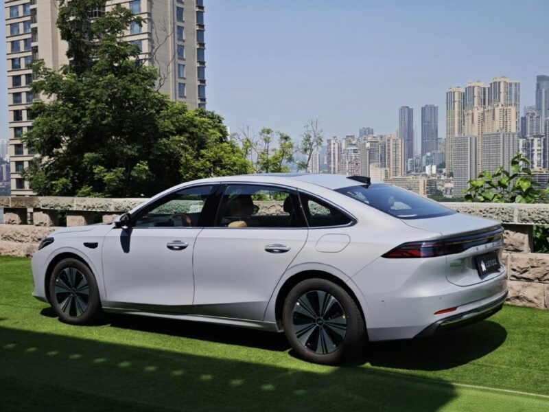Geely Galaxy A7 EM-i estreia sistema Leishen AI Hybrid 2.0 com autonomia de 2.100 km