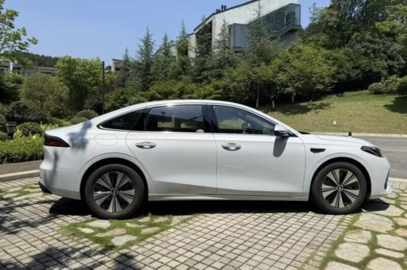 Geely Galaxy A7 EM-i estreia sistema Leishen AI Hybrid 2.0 com autonomia de 2.100 km